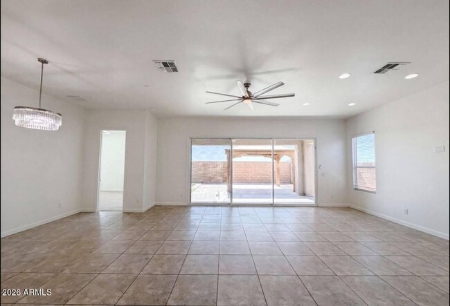 Building Photo - 2528 N Comiskey Dr