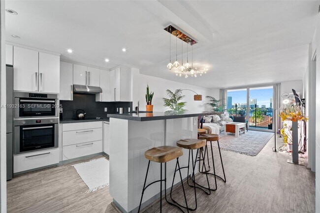 Foto del edificio - 4000 NE 170th St