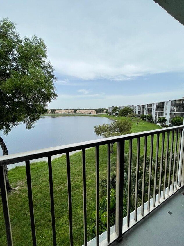 8600 N Sherman Cir Unit 405, Miramar, FL 33025 Room for Rent in