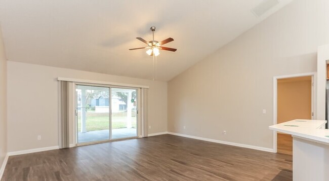 Building Photo - 310 Lake Bluff Ct