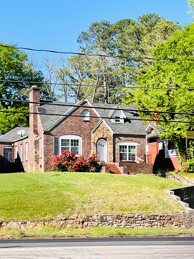 Hogar - 2077 Cascade Rd SW