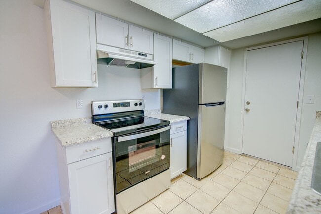 Building Photo - 3208 Nashville Ct