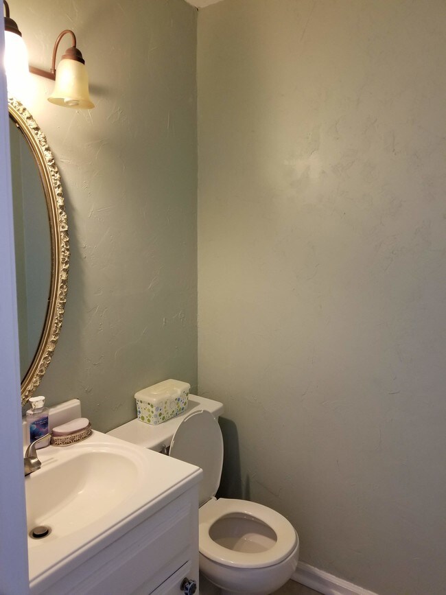 Half Bath Downstairs - 4624 Parkoaks Dr