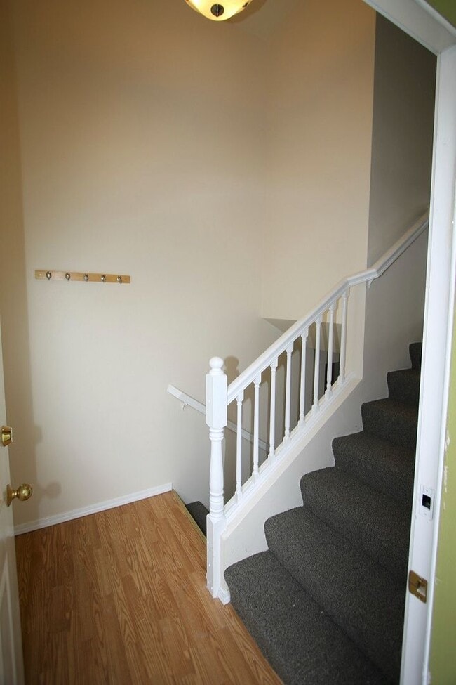 Building Photo - 4 Bedroom Eagle River Home!