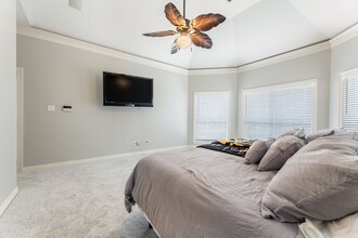 Building Photo - 10 Acorn Cluster Ct