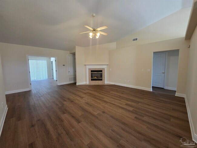 Foto del edificio - 7200 Annandale Dr