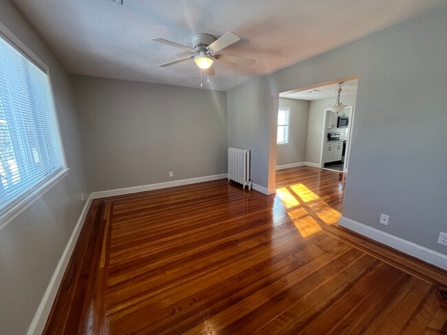 Foto del edificio - 100 Capen St