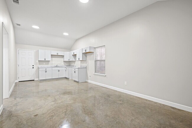 Foto del edificio - 660 Gilleas Rd