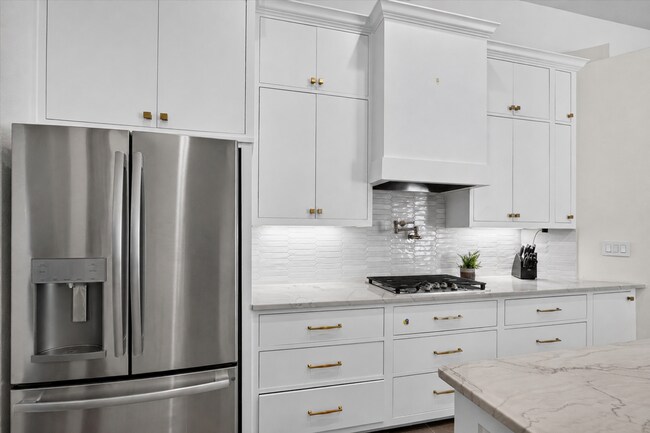 Building Photo - Luxury One-Story Living in Prestigious Bridlewood Golf Community