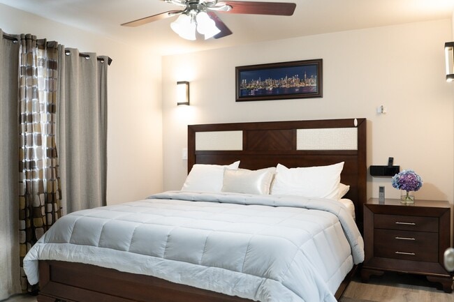 Building Photo - 4079 Scenic View Dr