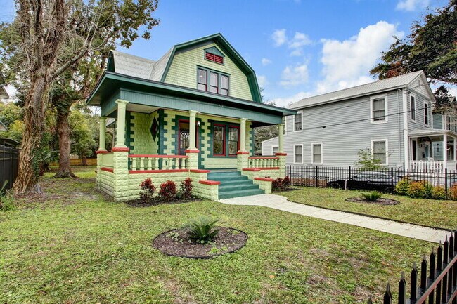 Foto del edificio - 422 E 3rd St