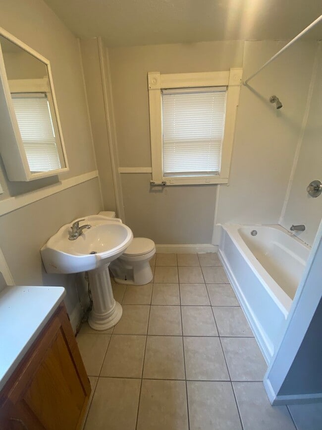 Building Photo - Duplex at 105 Buchanan Street