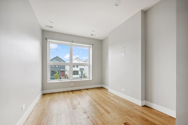 Foto del edificio - 2526 W Lexington St