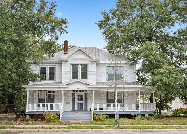 Building Photo - 2301 Harwood St