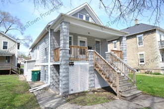 Building Photo - 835 N Broadway St