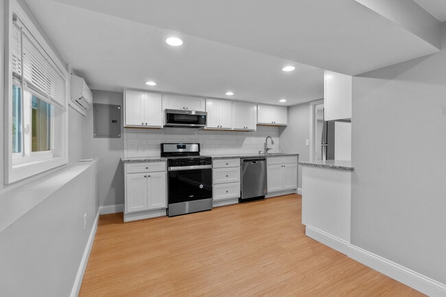 Building Photo - 376 Arnolds Neck Dr