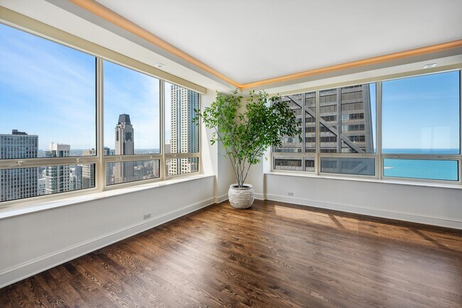 Foto del edificio - 180 E Pearson St
