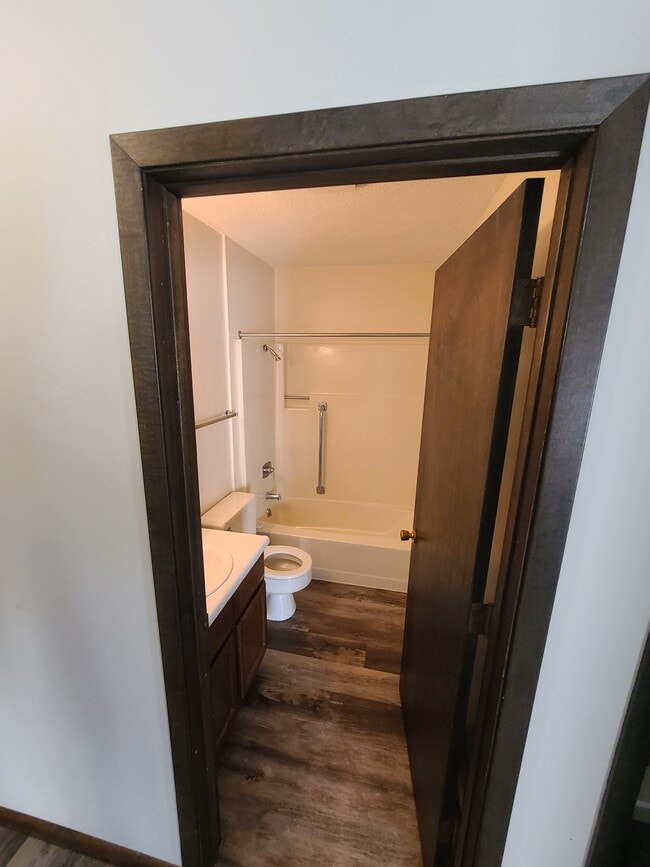 Building Photo - Pinewood Properties