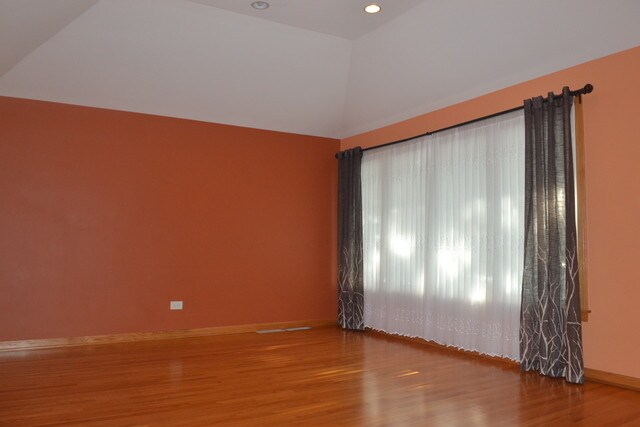 Foto del edificio - 6411 S Austin Ave