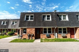 Building Photo - 2539 Jenkintown Rd