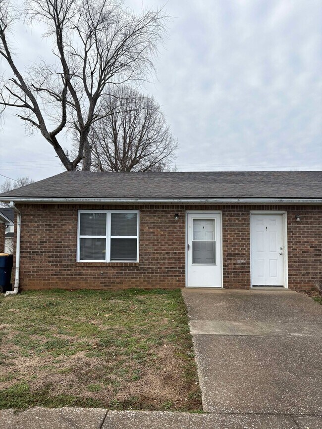 Building Photo - 1301 Kenilwood Way