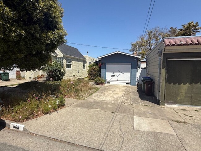 Building Photo - Central Richmond 2-Bedroom Home Near City ...
