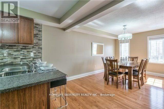 Building Photo - 3049 Dewridge Ave