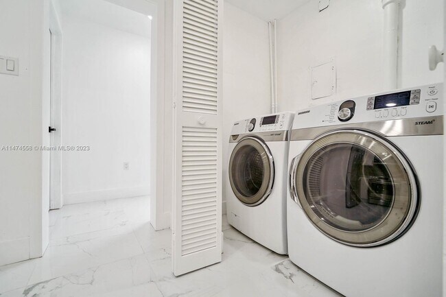 Foto del edificio - 12805 NW 6th Ave