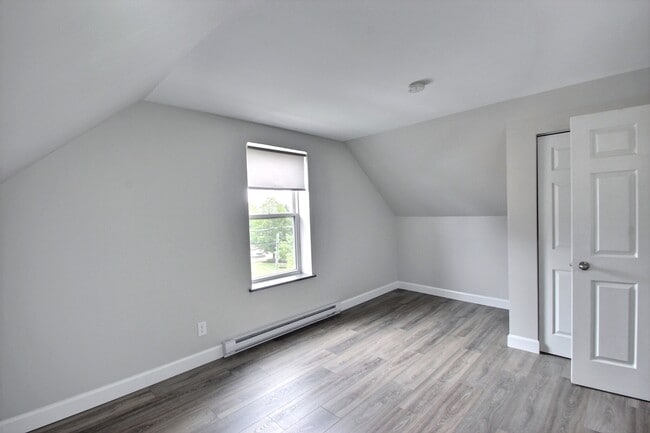 Building Photo - 142 Almag