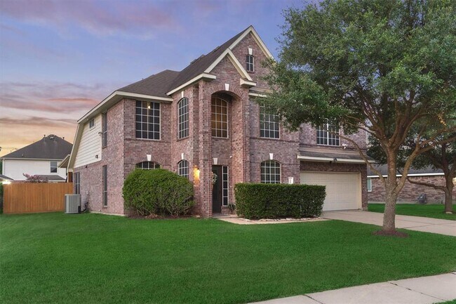 Foto del edificio - 5807 Fairway Manor Ln