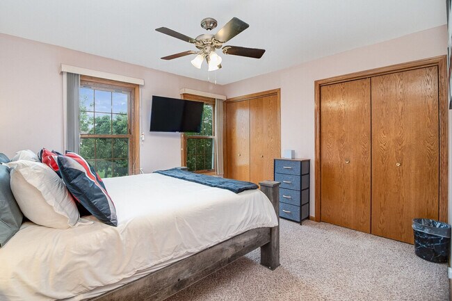 Foto del edificio - 8057 Mason Ln