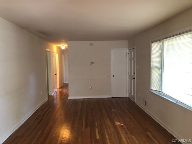 Foto del edificio - 2024 Cedarhurst Dr