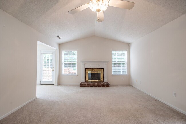 Building Photo - 16 Hazelnut Ct