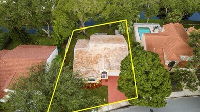 Building Photo - 1033 Siena Oaks Cir W