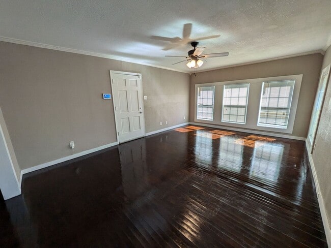 Building Photo - 3230 Maplewood Ln