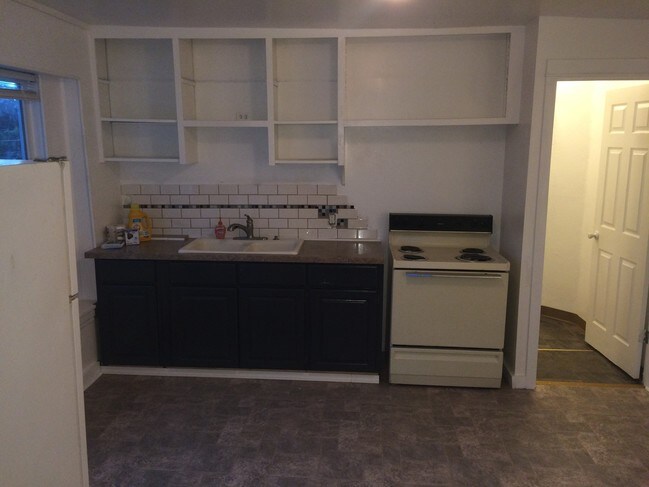 Cocina - 1913 W Mallon Ave
