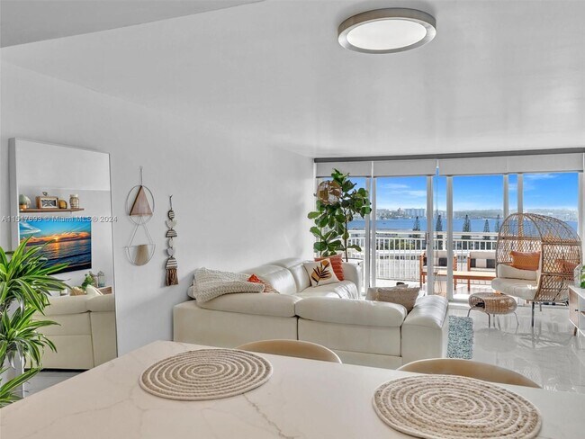 Foto del edificio - 18021 Biscayne Blvd