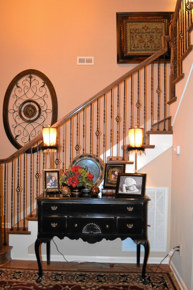 Building Photo - Beautiful home in Highly Sought After Area!