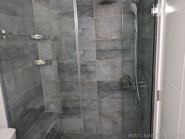 Foto del edificio - 11930 N Bayshore Dr