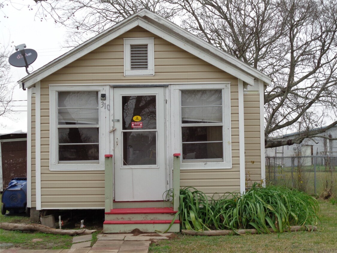 Foto principal - 310 S Avenue D