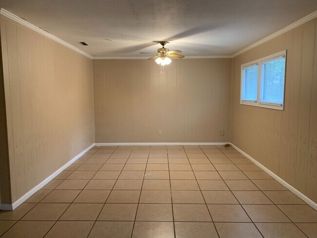 Building Photo - 2 Bedroom/1 Bath Duplex located in Valdosta