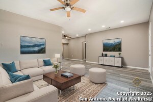 Foto del edificio - 727 Topeka Blvd