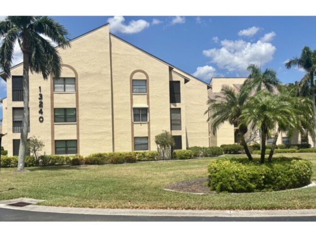 Building Photo - Gorgeous 2BR/1BA Condo in Cross Creek  Gol...