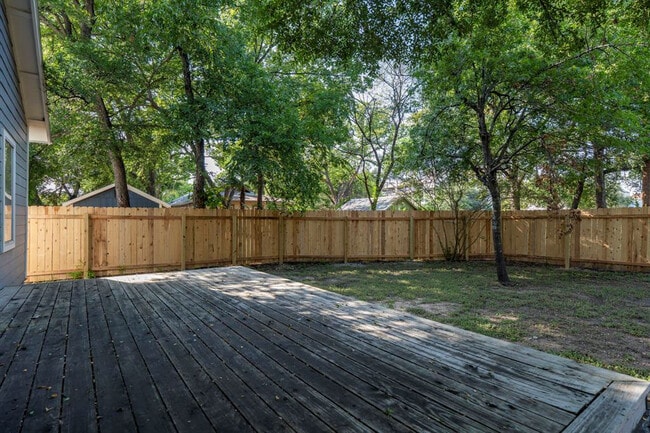 Building Photo - 716 W 35th St