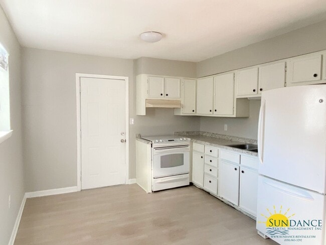 Building Photo - Quaint 2 Bedroom Unit in Fort Walton Beach