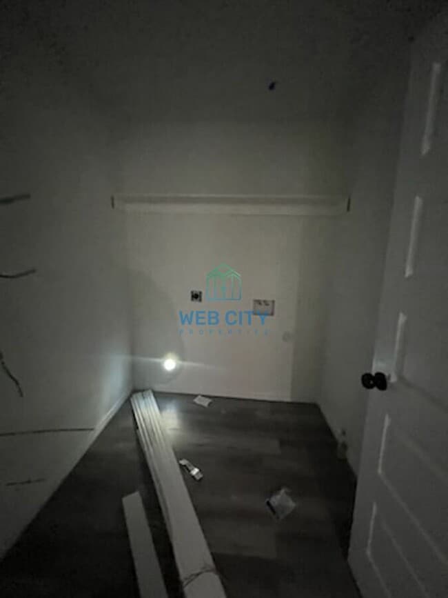 Foto del edificio - 9511 Laneyvale Ave