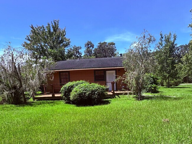 Foto del edificio - 2701 Holiday Woods Dr