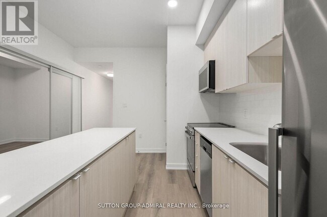 Photo du bâtiment - 2433 Dufferin St