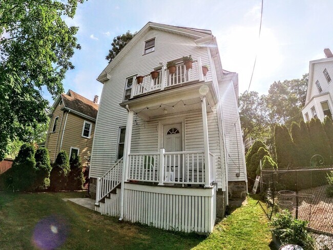 Building Photo - 176 Poplar St