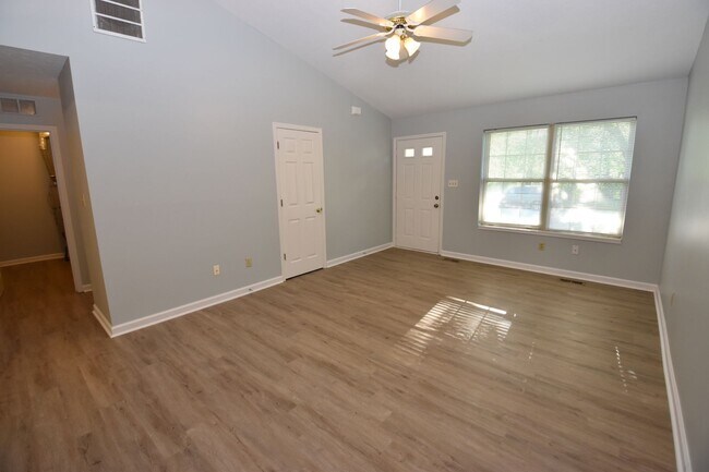 Building Photo - Kara 644-648
